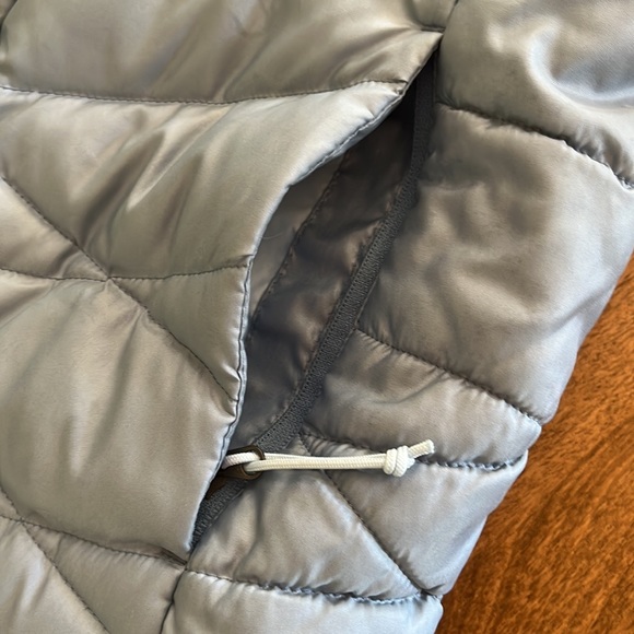 North face 550 vest light blue, XS, gently used condition. - Picture 5 of 8